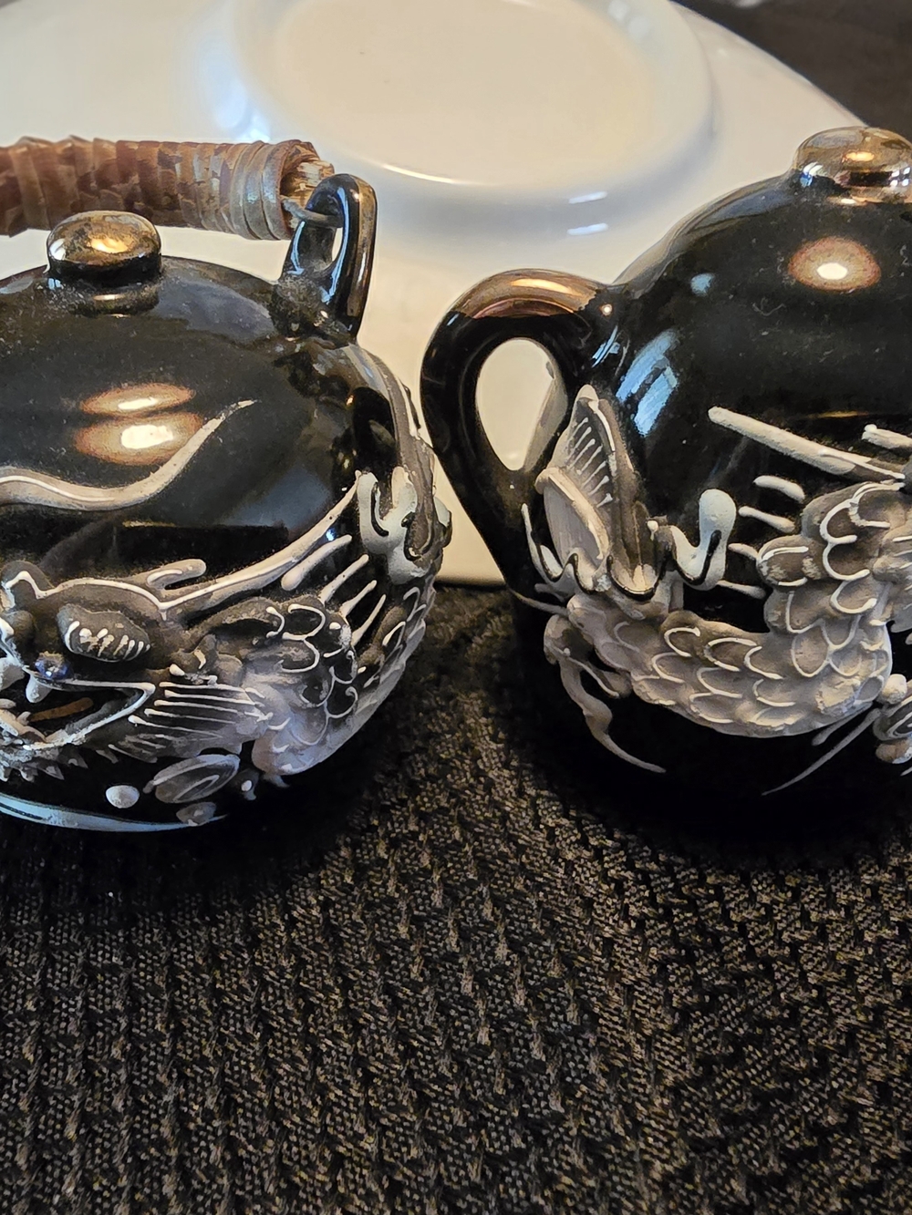 Vintage Black Dragonware Moriage Salt & Pepper Shakers – Japanese